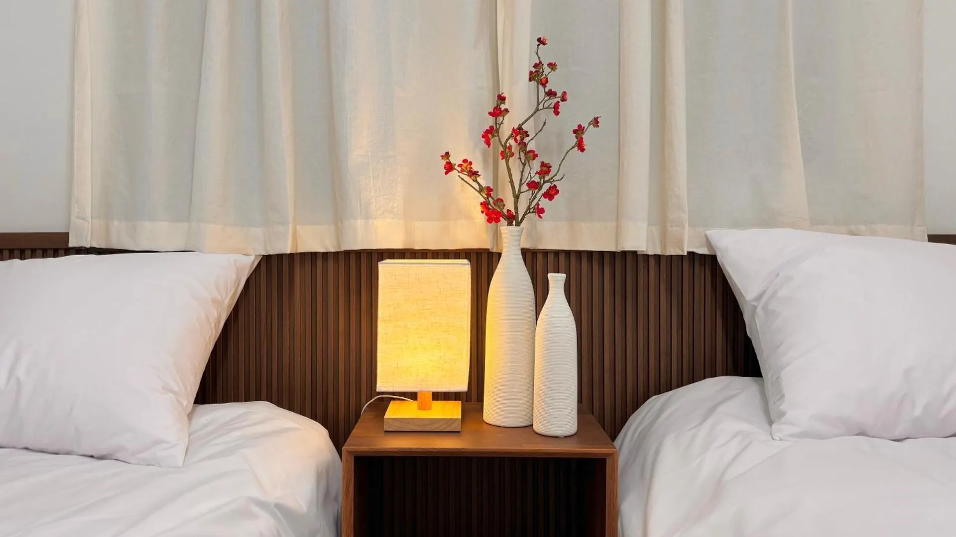 Apartment Bbo Stay, Seoul #Airportbus #Subway Line2 #Sillimstation #Uptoguests #3Rooms4Beds