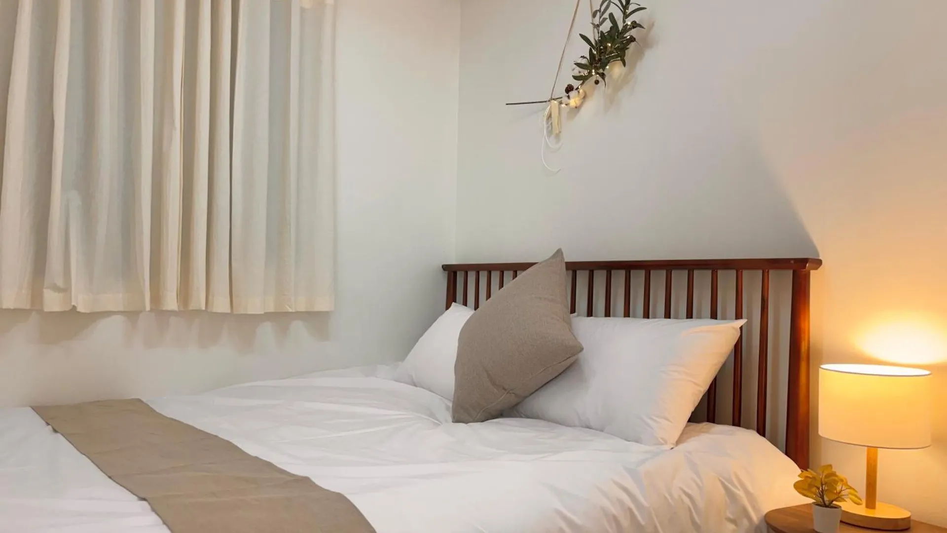Bbo Stay, Seoul #Airportbus #Subway Line2 #Sillimstation #Uptoguests #3Rooms4Beds 0*,  South Korea